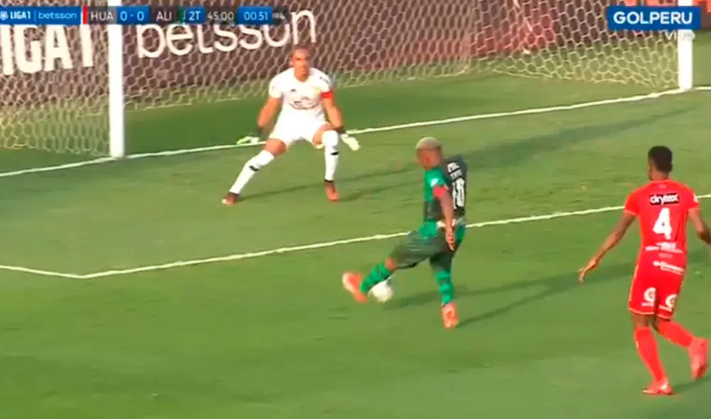 Jefferson Farfán desperdició una clara ocasión de gol ante Sport Huancayo. Foto: captura Gol Perú