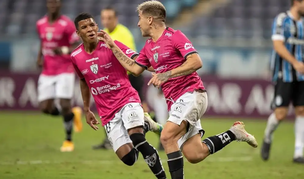 Christian Ortiz celebra su doblete en el Arena do Gremio. Foto: EFE