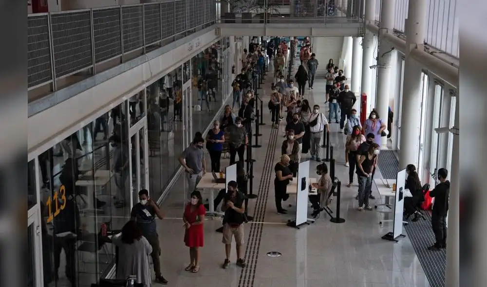 Uruguay lleva varios días como el país con mayor cantidad de casos nuevos por millón de habitantes en el mundo. Foto: AFP