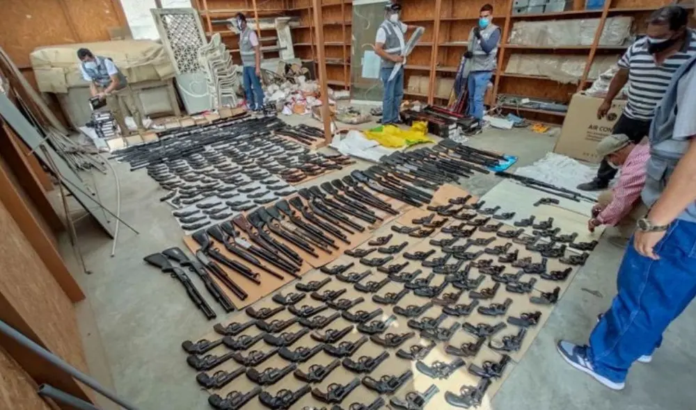 El armamento estaba escondido cerca del río Lurín. Foto: El Peruano El armamento estaba escondido cerca del río Lurín. Foto: El Peruano