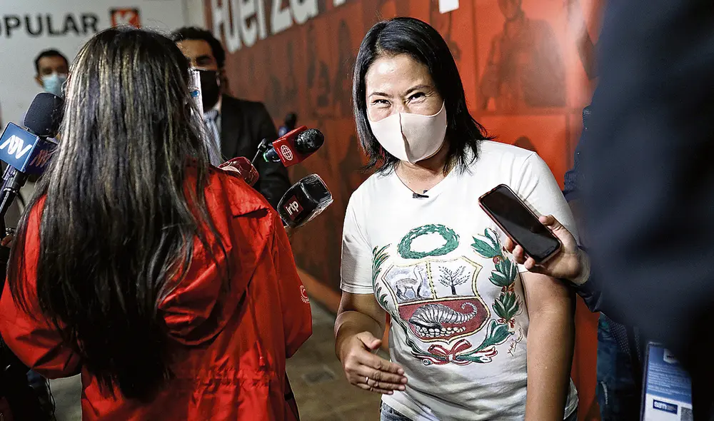 Se compara. La candidata Keiko Fujimori intenta mostrarse superior a Pedro Castillo. Foto: Aldair Mejía / La República