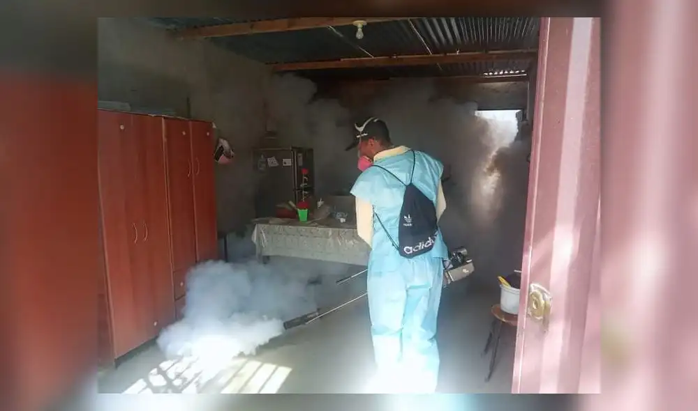 Personal de Salud fumigó hasta tres veces las casas para eliminar focos de dengue. Foto: Geresa