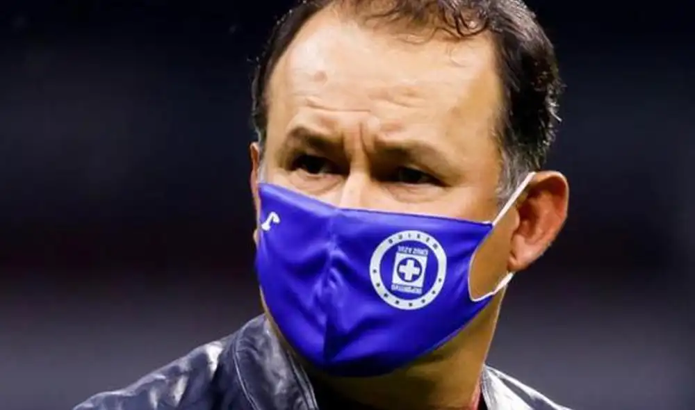 Juan Reynoso ocupó el cargo entrenador de Cruz Azul en enero del 2021. Foto: EFE Juan Reynoso ocupó el cargo entrenador de Cruz Azul en enero del 2021. Foto: EFE