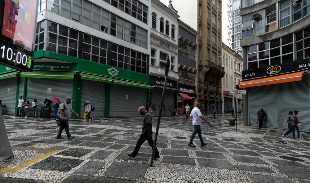 Restaurantes y peluquerías atenderán mientras ocupación de camas UCI es de 85.3%. Foto: AFP Restaurantes y peluquerías atenderán mientras ocupación de camas UCI es de 85.3%. Foto: AFP