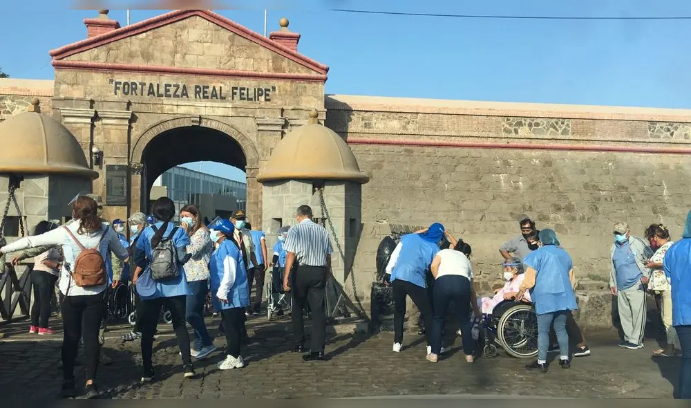 Defensoría observó falta de espacio para autos particulares y aglomeraciones en Real Felipe. Foto: Defensoría. Defensoría observó falta de espacio para autos particulares y aglomeraciones en Real Felipe. Foto: Defensoría.