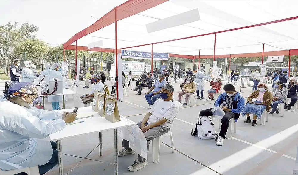 En las últimas 24 horas se registró el fallecimiento de 305 pacientes con COVID-19. Foto: Oswald Charca En las últimas 24 horas se registró el fallecimiento de 305 pacientes con COVID-19. Foto: Oswald Charca