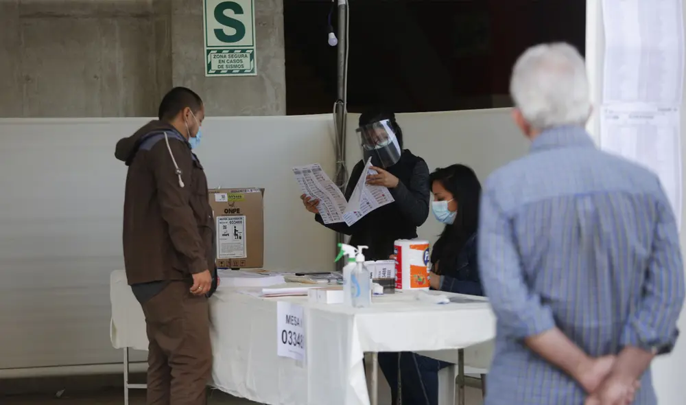El domingo 6 de junio se desarrollará la segunda vuelta de las elecciones generales y los miembros de mesas serán los mismo que asumieron el 11 de abril. Foto: Carlos Contreras / La República