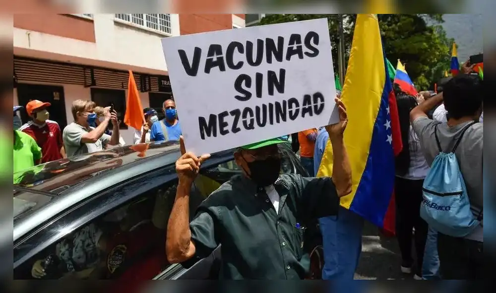 Médicos y enfermeras piden al régimen de Nicolás Maduras vacunas contra la COVID-19. Foto: France 24 Médicos y enfermeras piden al régimen de Nicolás Maduras vacunas contra la COVID-19. Foto: France 24