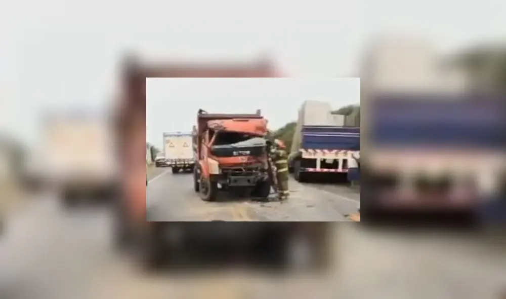 Ambos choferes fueron auxiliados y conducidos a una clínica privada. Foto: captura video