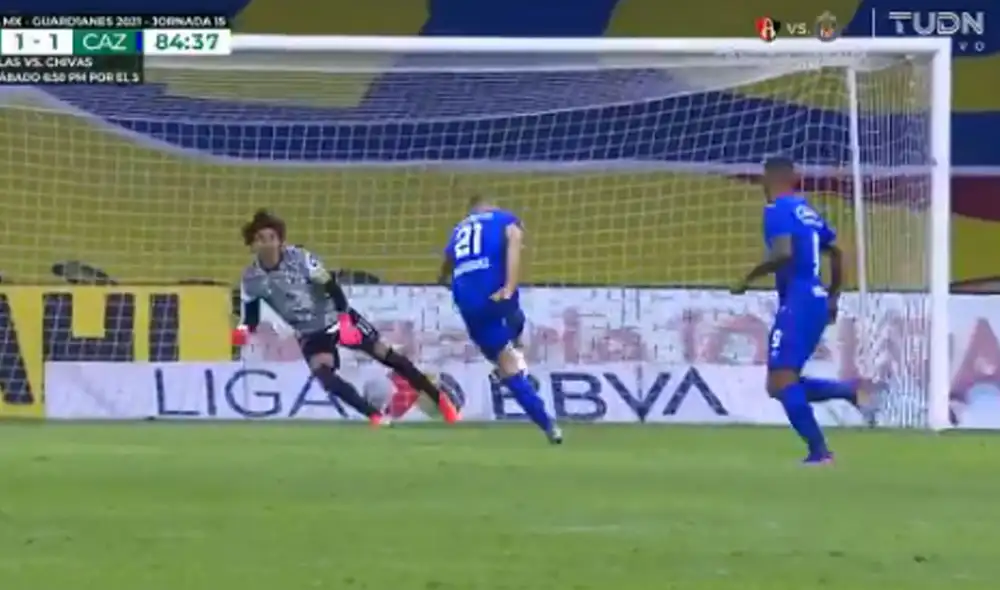 Cruz Azul se mantiene como único líder de la Liga MX tras empatar con América. foto: captura TUDN Cruz Azul se mantiene como único líder de la Liga MX tras empatar con América. foto: captura TUDN