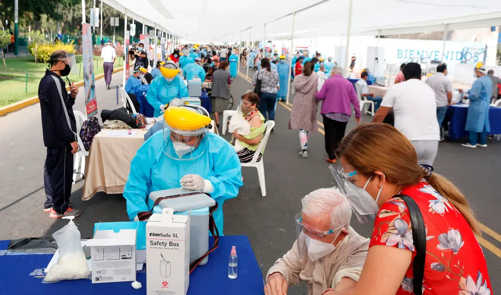 La primera jornada de la nueva estrategia de vacunación inició el 16 de abril. Foto: Carlos Contreras/Grupo La República La primera jornada de la nueva estrategia de vacunación inició el 16 de abril. Foto: Carlos Contreras/Grupo La República