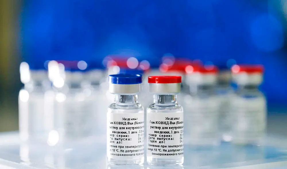 La nueva tasa de efectividad “permite afirmar con certeza que Sputnik V garantiza uno de los mejores niveles de protección”, señaló el científico Alexánder Guíntsburg. Foto: AFP