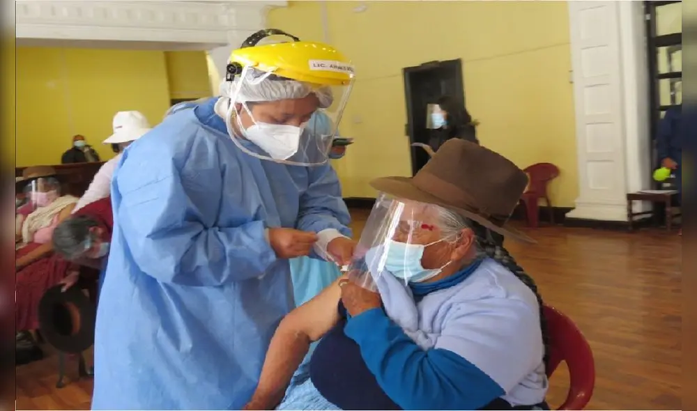 Adultos, quienes también pertenecen al programa Pensión 65, fueron trasladados en el Hotel Cusco. Foto: Maribel Mamani/La República Adultos, quienes también pertenecen al programa Pensión 65, fueron trasladados en el Hotel Cusco. Foto: Maribel Mamani/La República