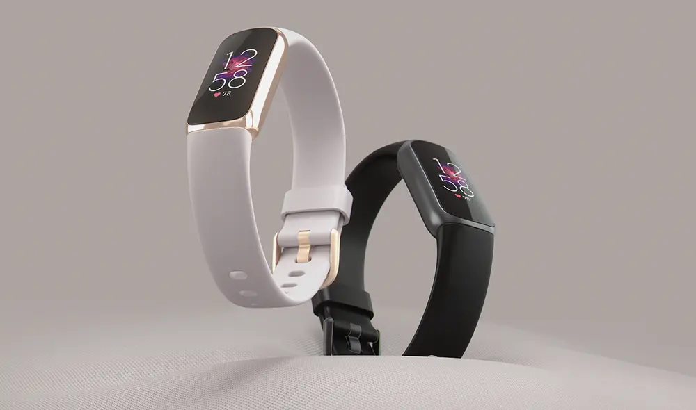 Este es el primer monitor de actividad de Fitbit que integra una pantalla a color. Foto: Fitbit