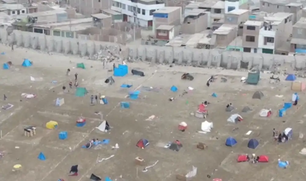 Crece tensión entre los ocupantes de Villa El Salvador y la Policía Nacional del Perú. Foto: captura de América