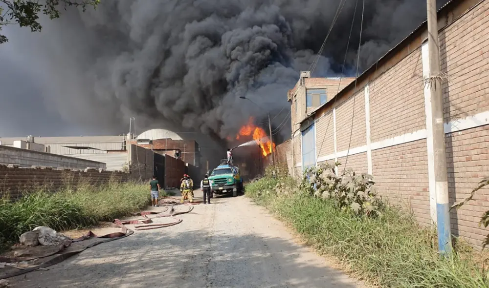 La falta de agua es un problema que nuevamente enfrentan los bomberos. Foto: Jéssica Merino / URPI-LR