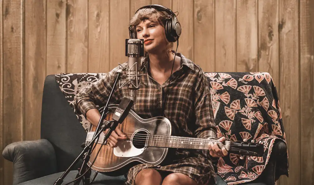 La cantante femenina ha lanzado tres álbumes número uno en menos de un año. Foto: Taylor Swift/Facebook