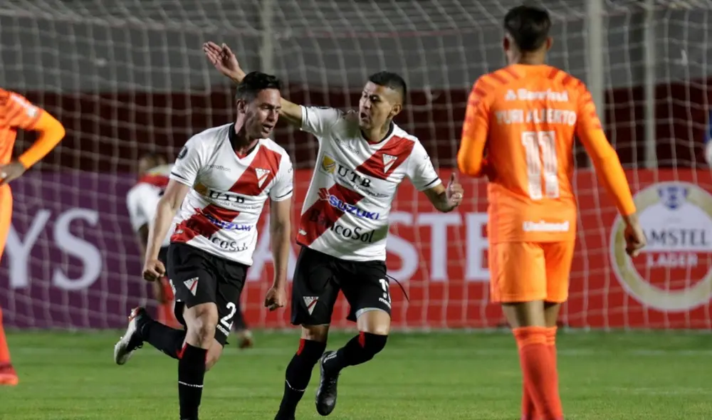 Fernando Saucedo anotó golazo desde fuera del área. Foto: EFE
