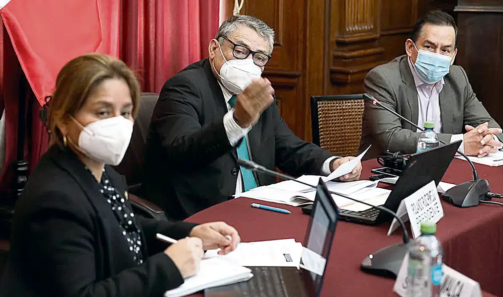 Advertencia. La comisión presidida por Rolando Ruiz Pinedo (Acción Popular) vuelve a sesionar desde hoy para continuar con un concurso con deficiencias. Foto: Congreso