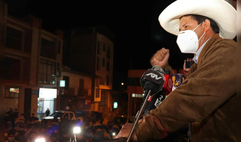 Pedro Castillo, ha dispuesto que personal de su confianza lleve a cabo las conversaciones con los partidos en Lima y el interior del país. Foto: EFE