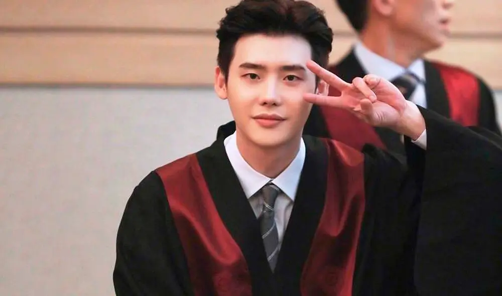 En el 2017, en While you were sleeping, Lee Jong Suk también interpretó a un personaje del sistema legal. Foto: SBS