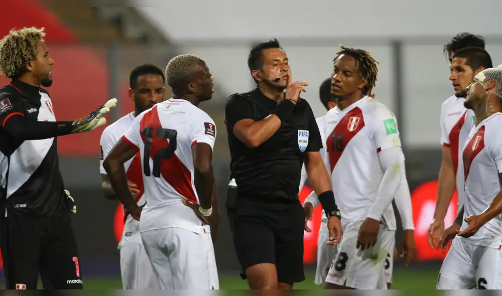 Julio Bascuñán fue muy criticado por su desempeño arbitral en el Perú vs. Brasil de la segunda fecha de las eliminatorias Qatar 2022. Foto: difusión