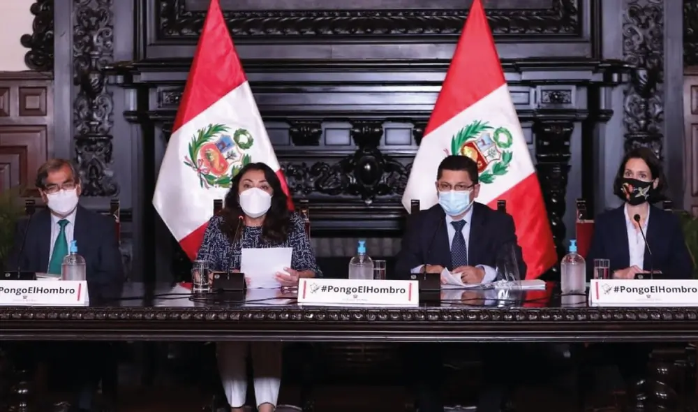 La presidenta del Consejo de Ministros, Violeta Bermúdez, asistió a la conferencia junto al ministro de Justicia, Eduardo Vega; de Salud, Óscar Ugarte; y de Comercio Exterior y Turismo, Claudia Cornejo. Foto: PCM