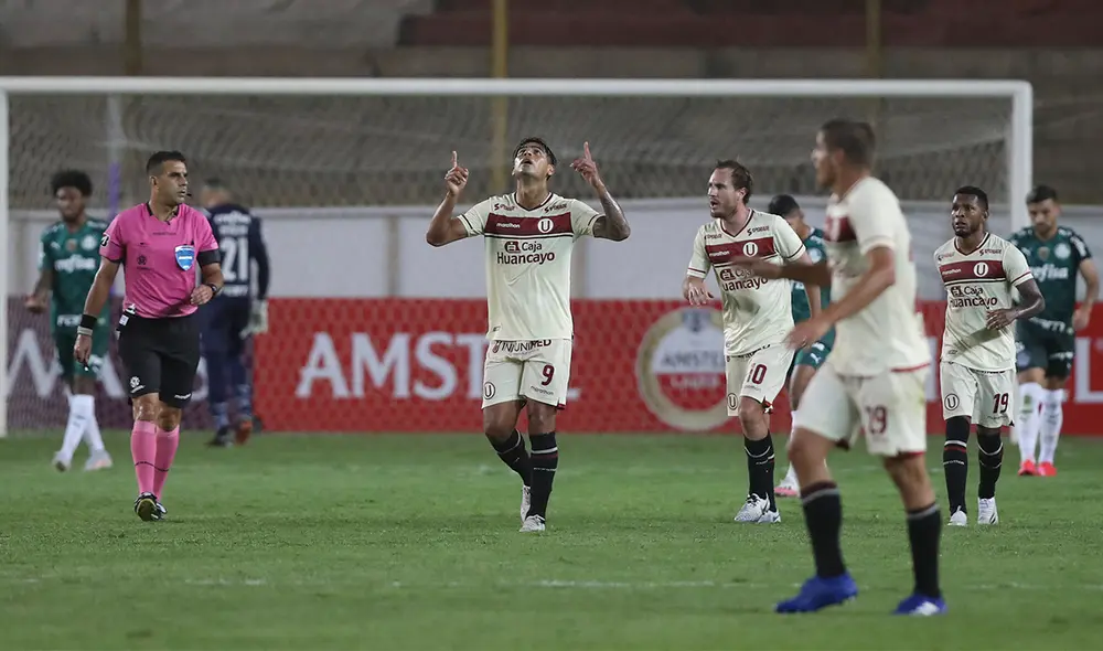 Enzo Gutiérrez marcó dos goles con Universitario ante Palmeiras. Foto: AFP Enzo Gutiérrez marcó dos goles con Universitario ante Palmeiras. Foto: AFP