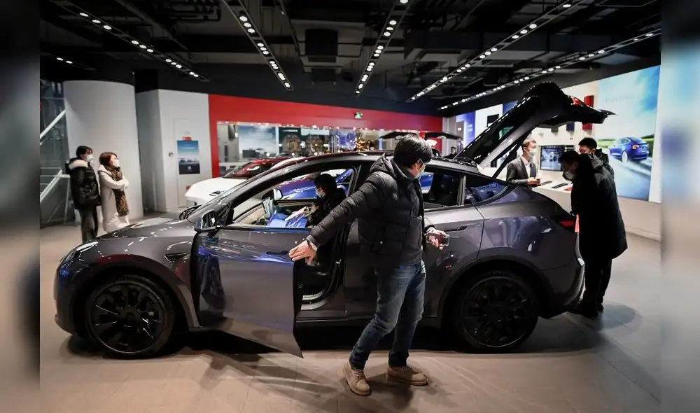 Tesla y Elon Musk han presumido, en numerosas ocasiones, las capacidades de Autopilot. Foto: AFP