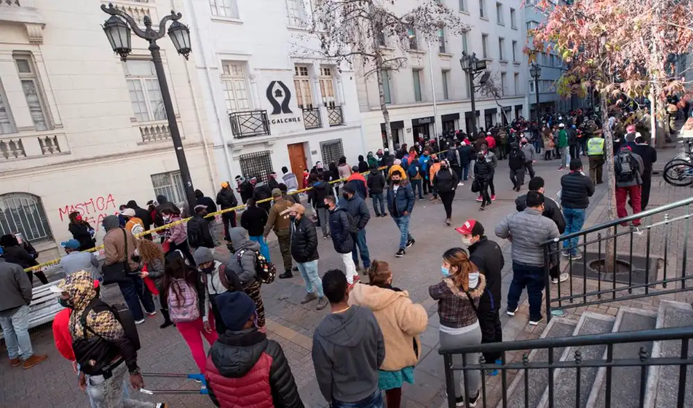Sebastián Piñera anunció el pasado lunes un nuevo paquete de aportes fiscales para contener la crisis económica que afecta al país. Foto: EFE Sebastián Piñera anunció el pasado lunes un nuevo paquete de aportes fiscales para contener la crisis económica que afecta al país. Foto: EFE