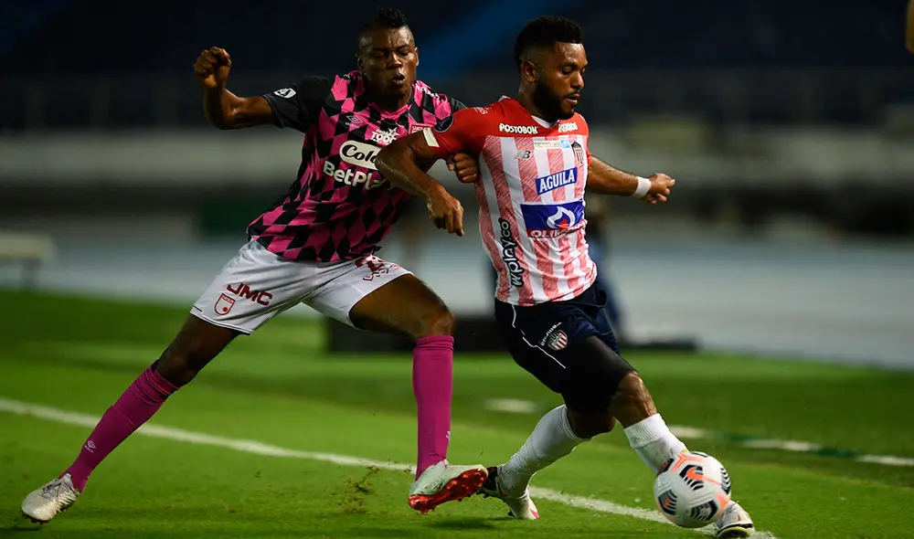 Junior y Santa Fe empataron por la fecha 1 del grupo D de la Copa Libertadores 2021. Foto: AFP