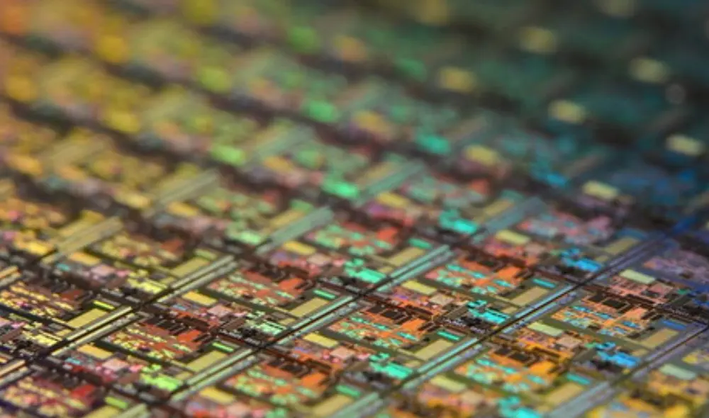 Los problemas que millones de usuarios y empresas enfrentan debido a la escasez de componentes electrónicos podrían frenarse recién dentro de un año. Foto: Xataka Los problemas que millones de usuarios y empresas enfrentan debido a la escasez de componentes electrónicos podrían frenarse recién dentro de un año. Foto: Xataka