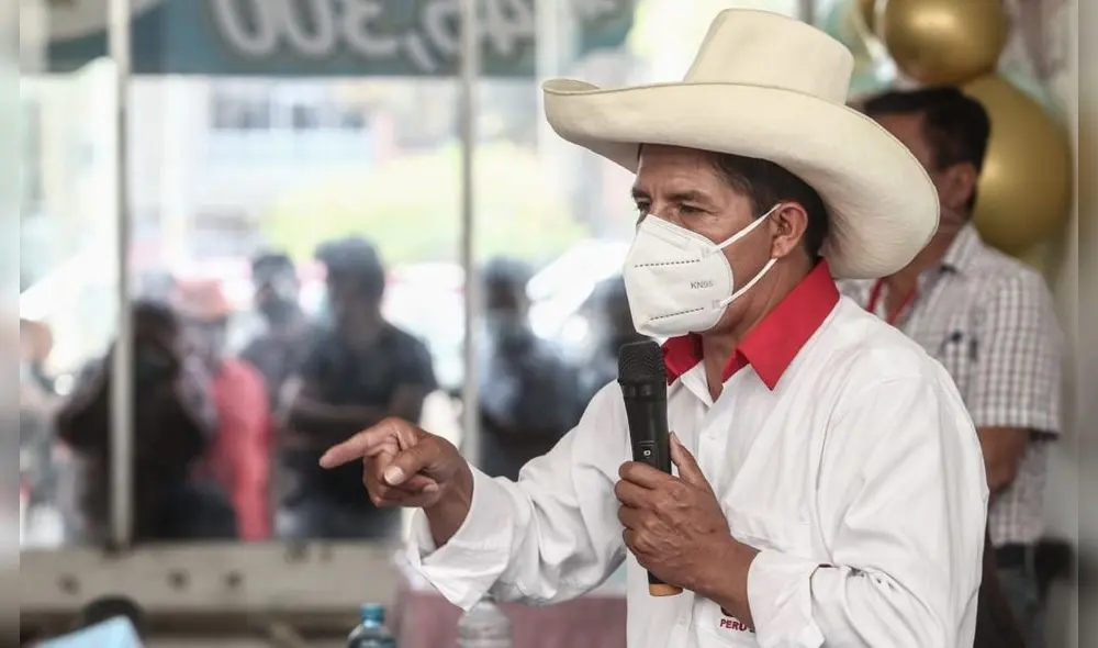 Pedro Castillo brindó conferencia de prensa en la ciudad de Chimbote. Foto: Aldair Mejía