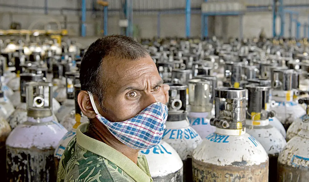 Suministro. Tanques de oxígeno son enviados a hospitales. Foto: AFP Suministro. Tanques de oxígeno son enviados a hospitales. Foto: AFP