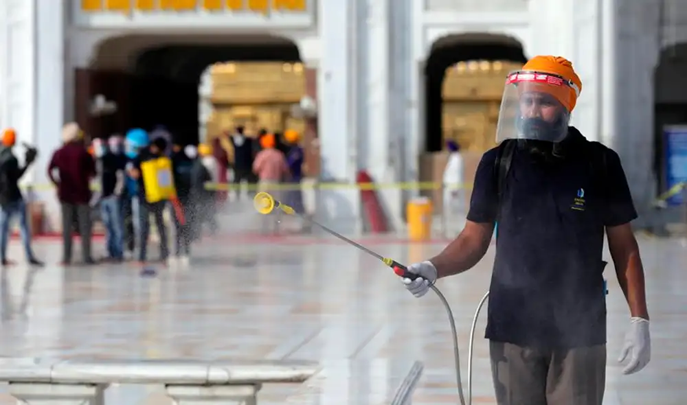 India pasó de un promedio de 300 muertes diarias a las 2.767 reportadas este domingo en solo cuatro semanas. Foto: EFE