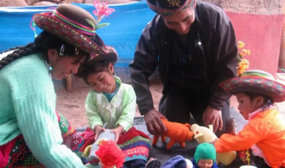 El proyecto apunta a que los hombres establezcan relaciones sociales más sanas e igualitarias y fortalezcan sus lazos comunitarios. Foto: MIMP