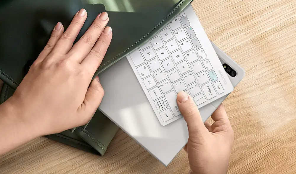 El dispositivo está disponible en color negro y blanco. Foto: Samsung