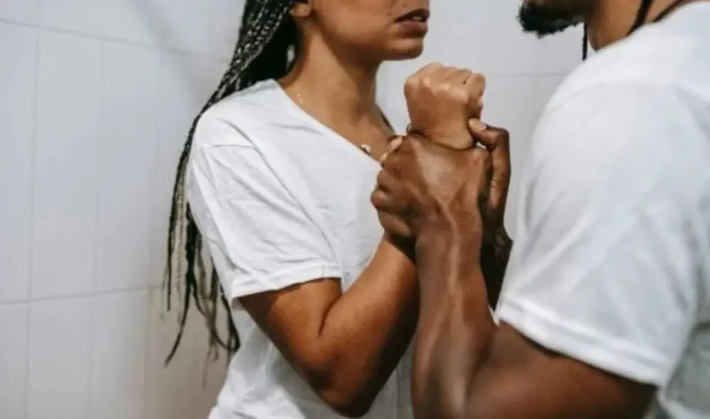 Según la Sociedad Española de Medicina Interna, la agresividad consiste en un deseo de querer herir física o psicológicamente a una persona. Foto: Pexels