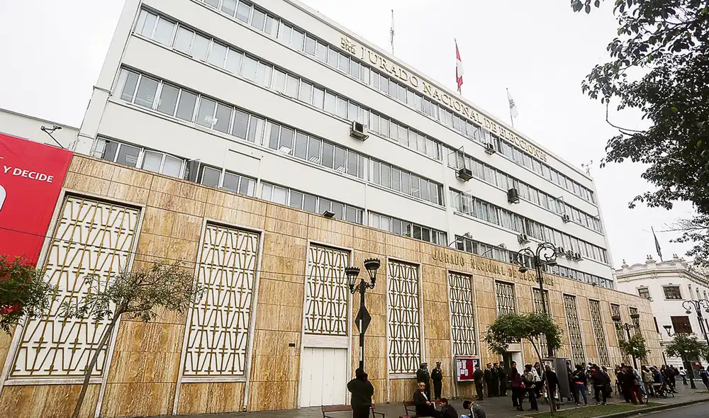 Advertencia. Tribunal da cuenta de infracciones al protocolo. Foto: La República Advertencia. Tribunal da cuenta de infracciones al protocolo. Foto: La República