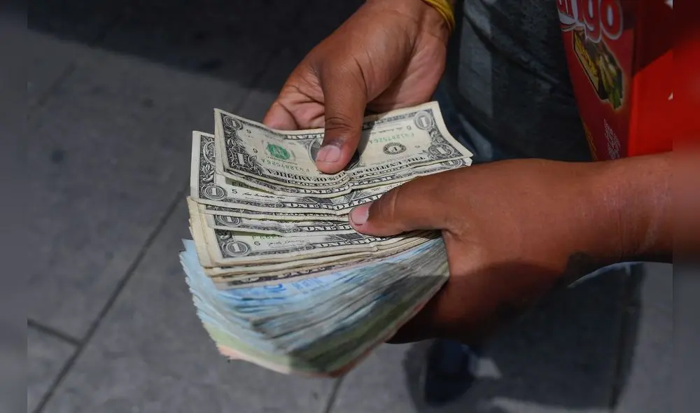 La tasa del Banco Central de Venezuela es la que designó Nicolás Maduro como el precio oficial del dólar ante el uso masivo de la moneda estadounidense en el país caribeño. Foto: AFP