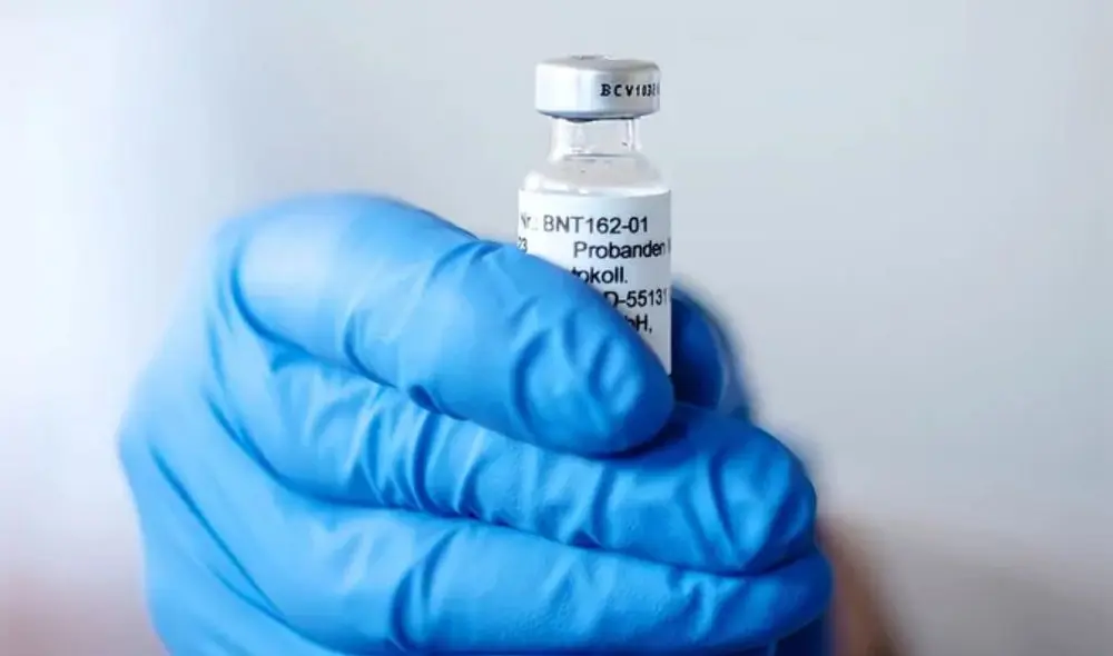 La vacuna de Pfizer que llegará a Reino Unido presenta un 95% de protección contra la enfermedad. Foto: EFE