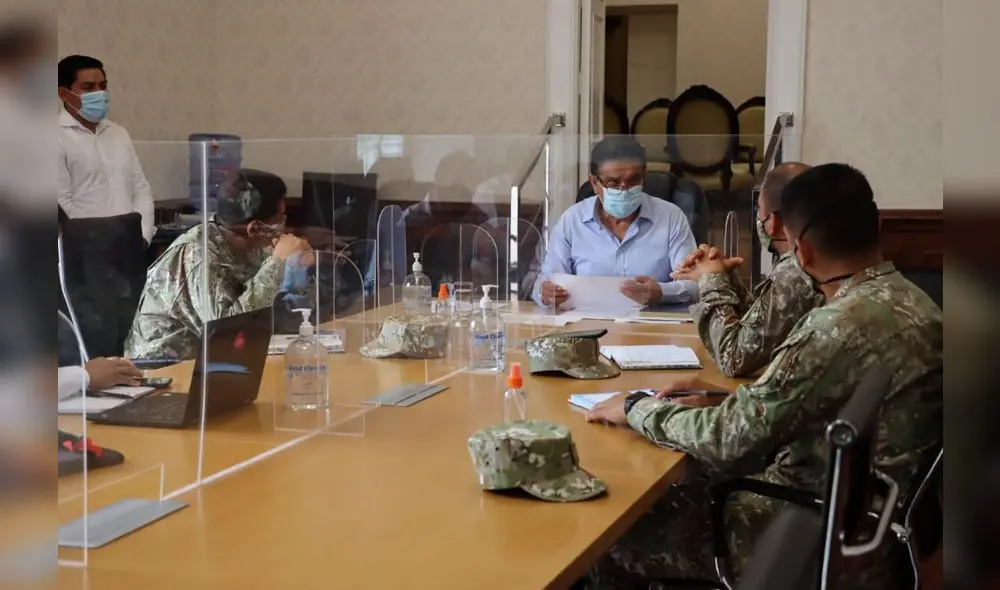 El gobernador Llempén se reunirá con altos mandos militares para abordar lucha anticovid. Foto: GRLL El gobernador Llempén se reunirá con altos mandos militares para abordar lucha anticovid. Foto: GRLL