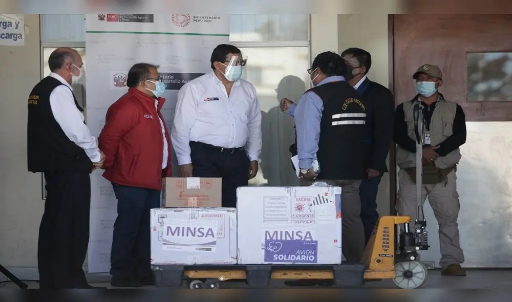 Vacunas fueron entregadas por el ministro de Agricultura, Federico Tenorio. Foto: Rodrigo Talavera / La República