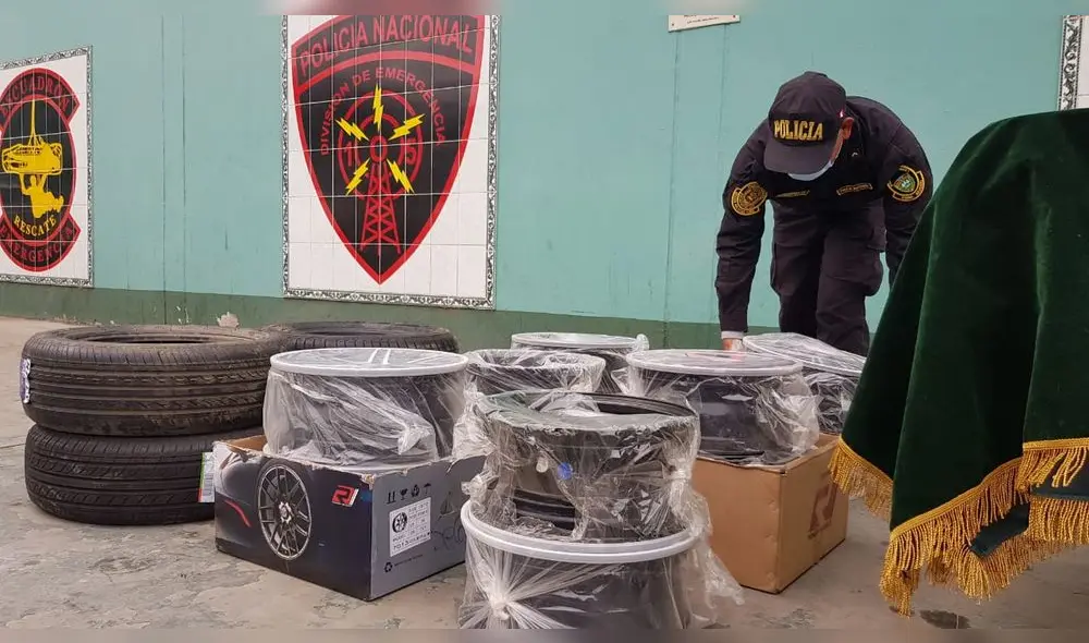 Agente de la PNP lograron capturar a la banda a la altura de la entrada Santa Rosa en Ancón. Foto: Gianella Aguirre / URPI-LR