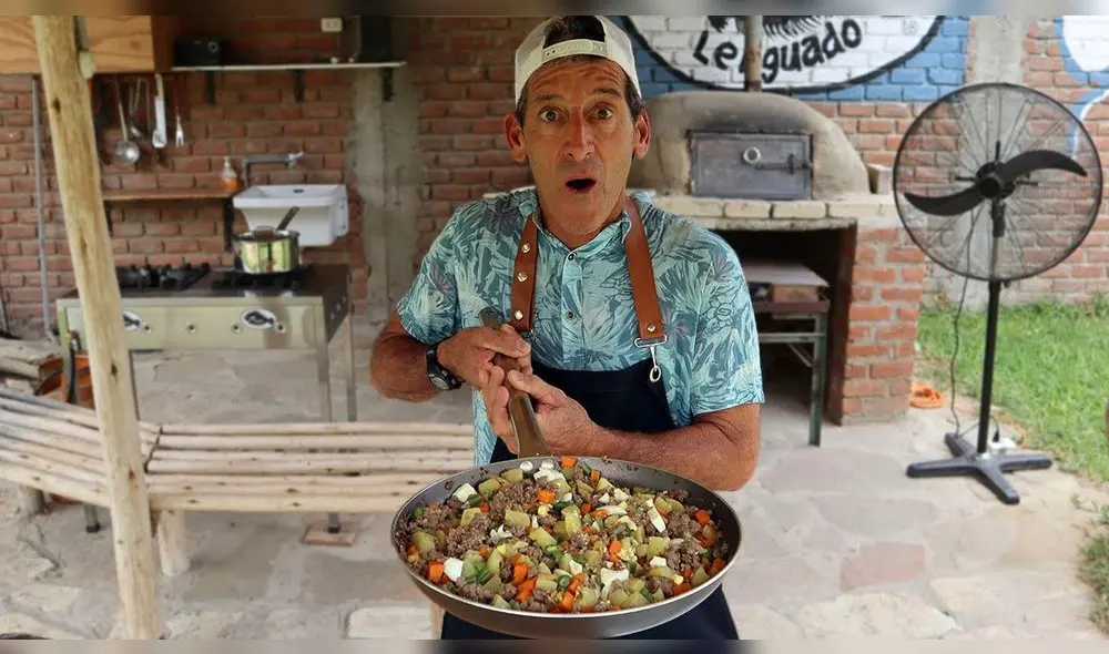 El influencer resaltó lo cómodo del plato y alentó a sus seguidores a recrear el platillo. Foto: captura de YouTube El influencer resaltó lo cómodo del plato y alentó a sus seguidores a recrear el platillo. Foto: captura de YouTube