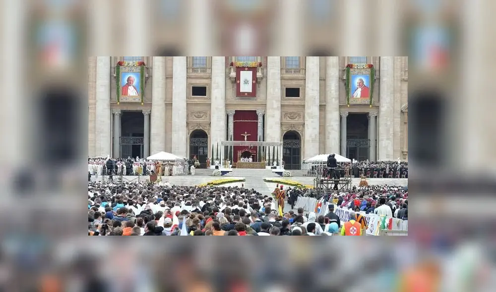 Hace siete años el papa Francisco presidió en la plaza de San Pedro la canonización de Juan Pablo II y de Juan XXIII. Foto ABC