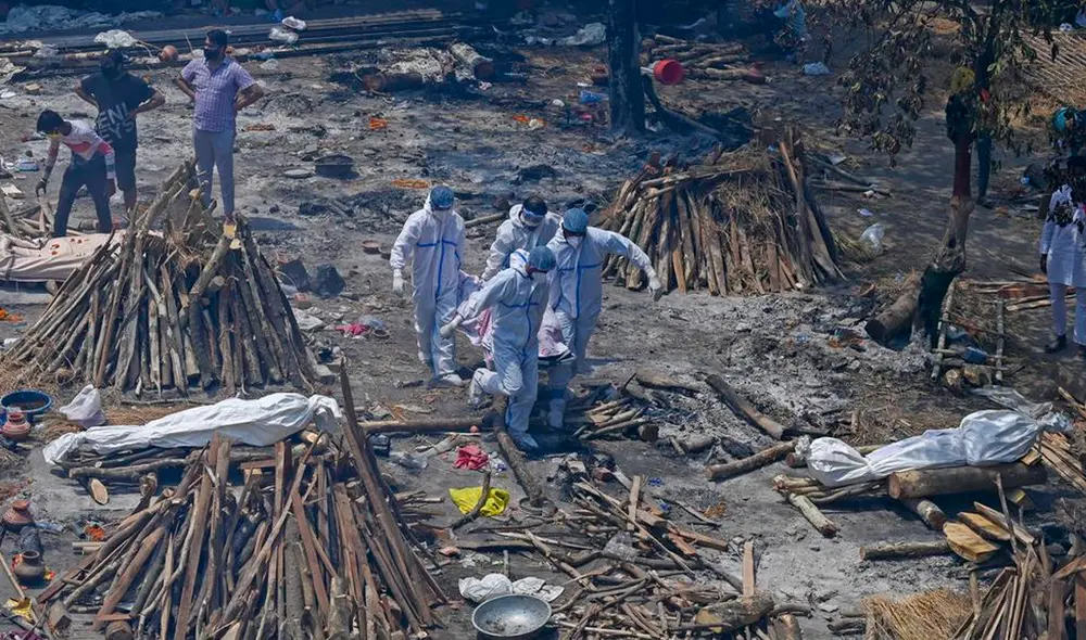 “Si la situación no mejora podríamos tener que proceder a la cremación en la carretera", advirtieron las autoridades indias. Foto: AFP “Si la situación no mejora podríamos tener que proceder a la cremación en la carretera", advirtieron las autoridades indias. Foto: AFP