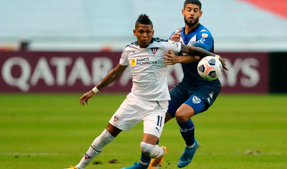 LDU y Vélez Sarsfield igualan 1-1 por la fecha 2 de la fase de grupos de Copa Libertadores 2021. Foto: AFP LDU y Vélez Sarsfield igualan 1-1 por la fecha 2 de la fase de grupos de Copa Libertadores 2021. Foto: AFP