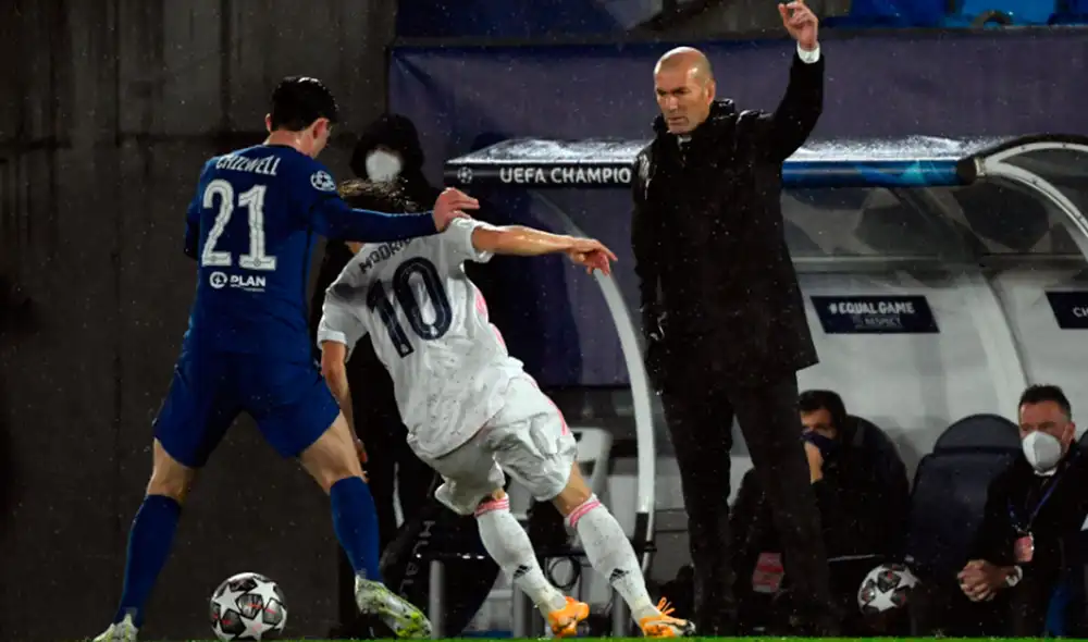 Zinedine Zidane consideró resultado justo el empate ante el Chelsea en el Alfredo Di Stéfano. Foto: AFP Zinedine Zidane consideró resultado justo el empate ante el Chelsea en el Alfredo Di Stéfano. Foto: AFP