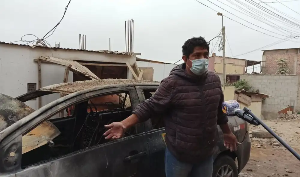 El taxista y los vecinos lograron apagar el incendio antes de que el vehículo explote. Foto: Deysi Portuguez / URPI-LR